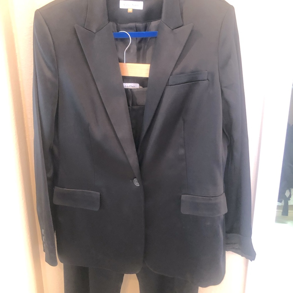 Dress suit